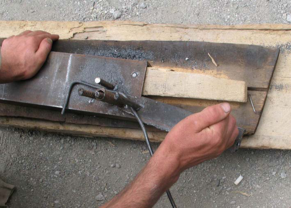 The use of jigs for cutting and welding is often new for metal workers. However, the usage of jigs enable a precise cutting, benching, and welding of metal and save working time.